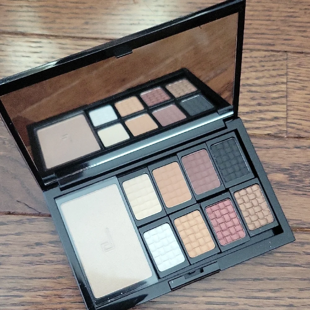 Doucce Freematic Eyeshadow Palette - Neutral and Bold Shades